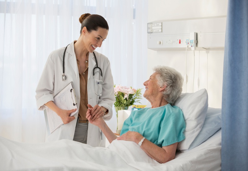 A doctor providing cardiac care to a patient in a hospital in Sun City, Glendale, & Peoria, AZ
