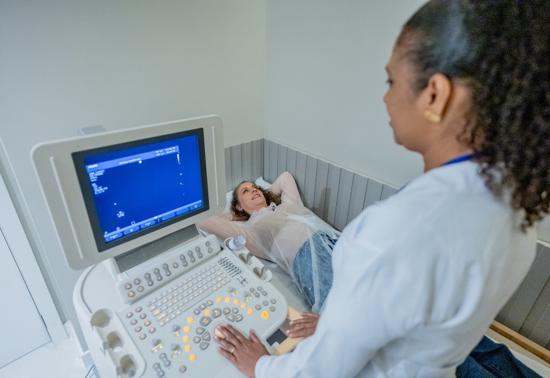 A doctor performing a stress echocardiogram on a patient in Sun City, Glendale, and Peoria, AZ